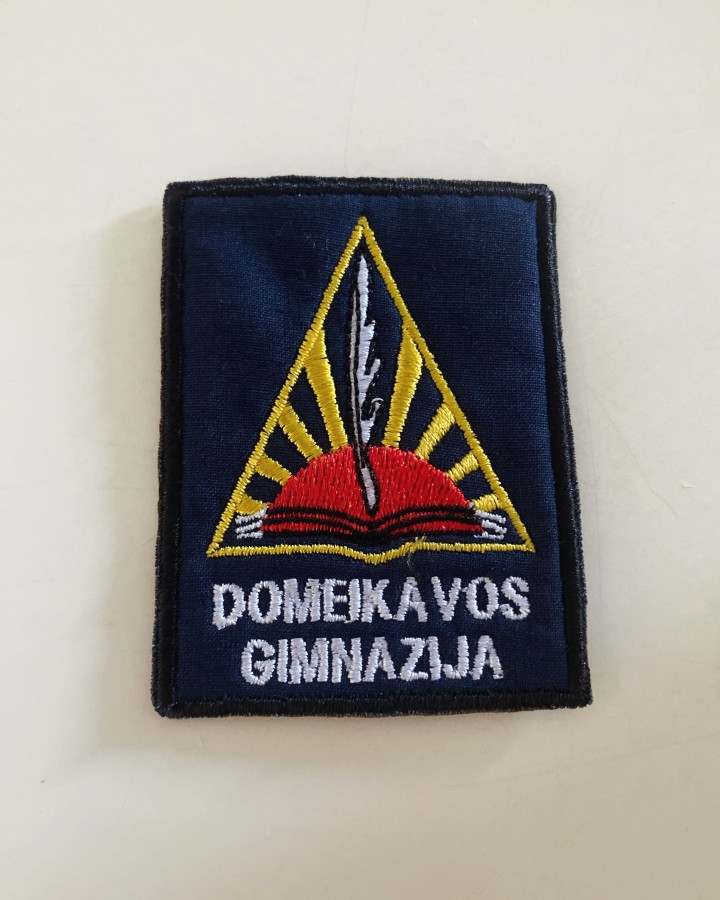 Domeikavoa gimnazijos emblema
