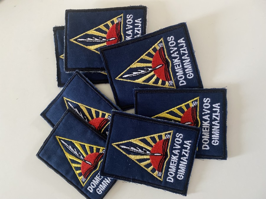 Domeikavoa gimnazijos emblema