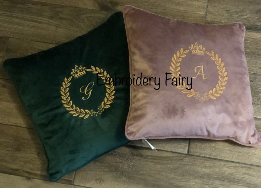 Pagalvėlė su inicialais